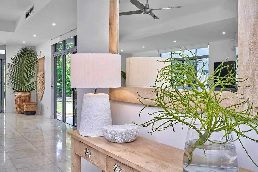 'Bask' Palm Cove Villa