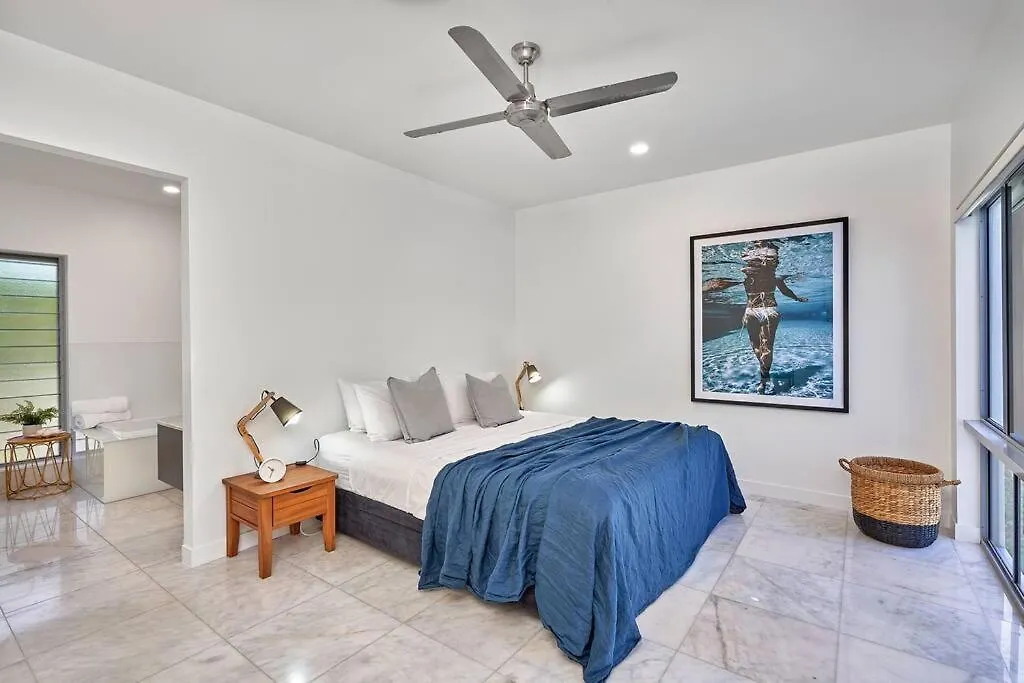'Bask' Palm Cove Villa