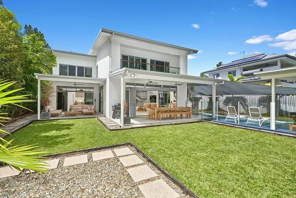 'Bask' Palm Cove Villa Holiday home