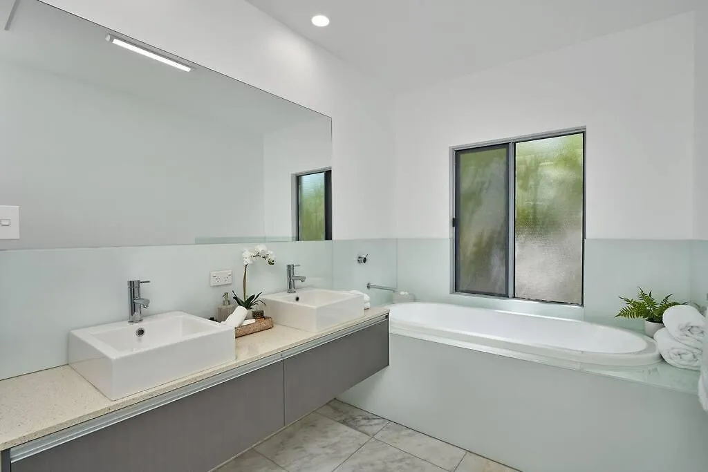 Holiday home 'Bask' Palm Cove Villa Australia