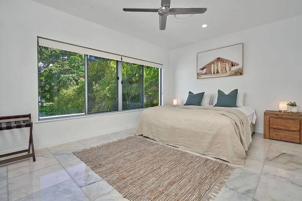'Bask' Palm Cove Villa Holiday home