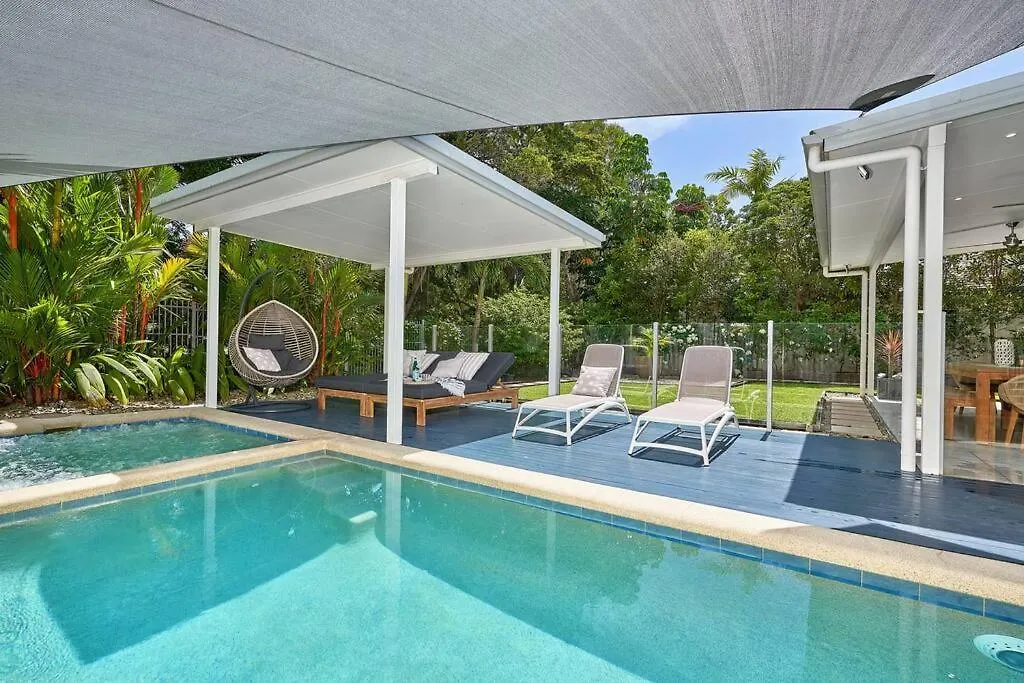 'Bask' Palm Cove Villa