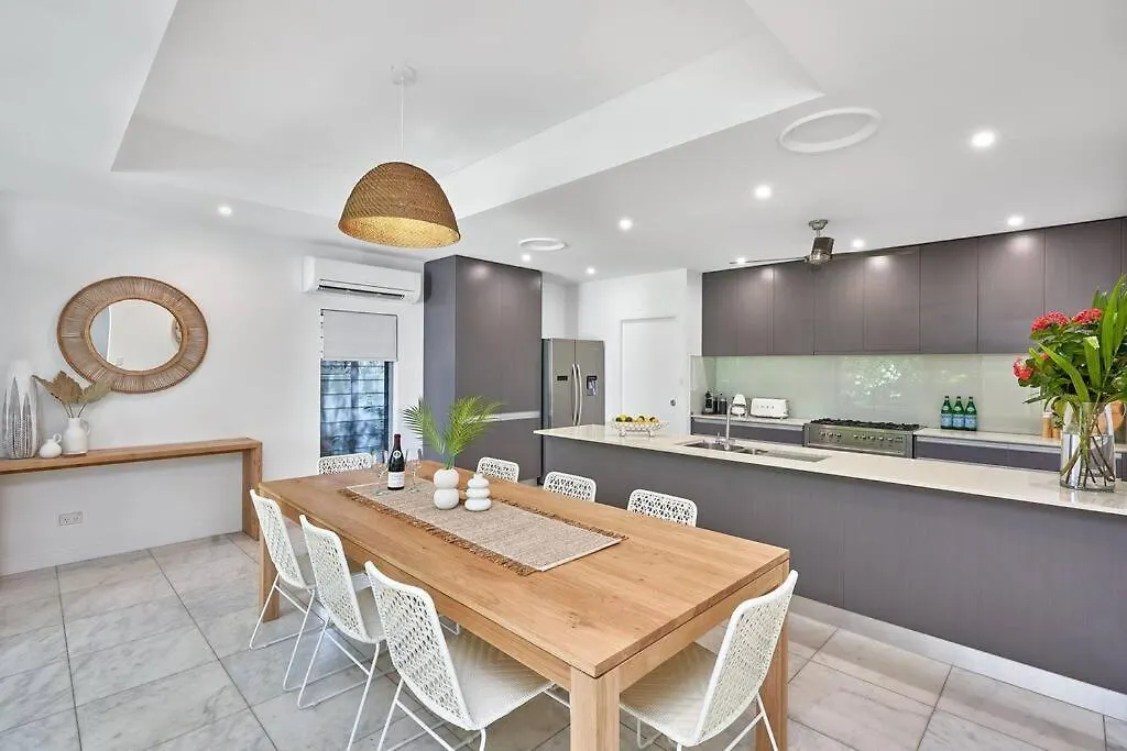 'Bask' Palm Cove Villa Australia